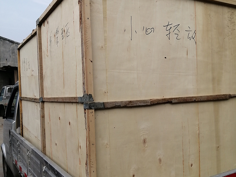 兩臺小區(qū)脫粒機(jī)包裝發(fā)貨